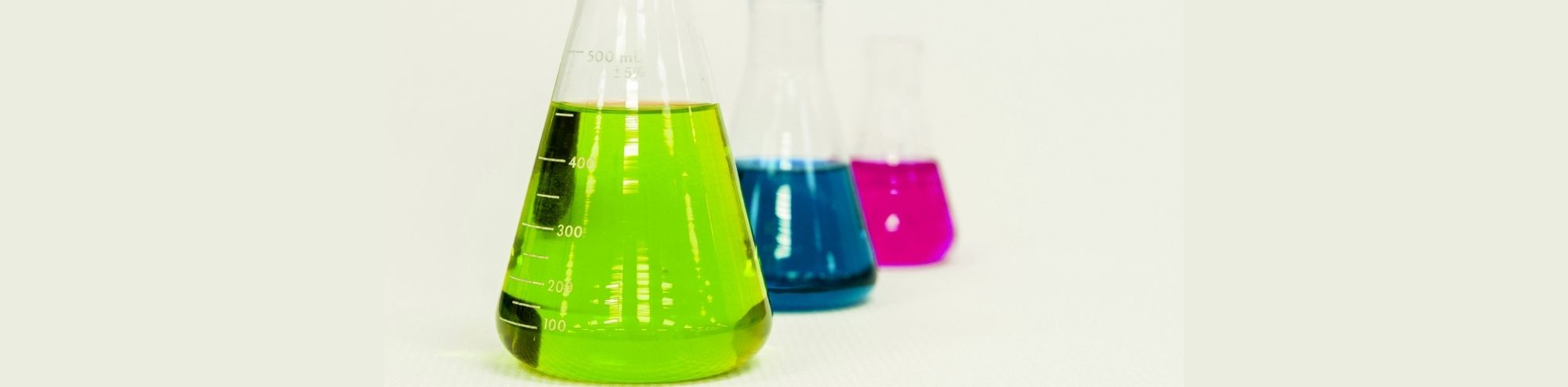 Desmitificando los Grados Materiales para Su Laboratorio